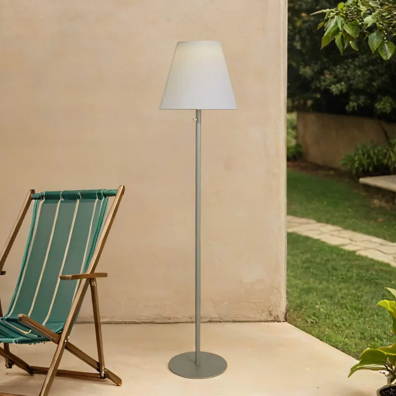 Aktuell Solar Stehleuchte außen LED IP44 158 cm in Silber Weiß 3000 K