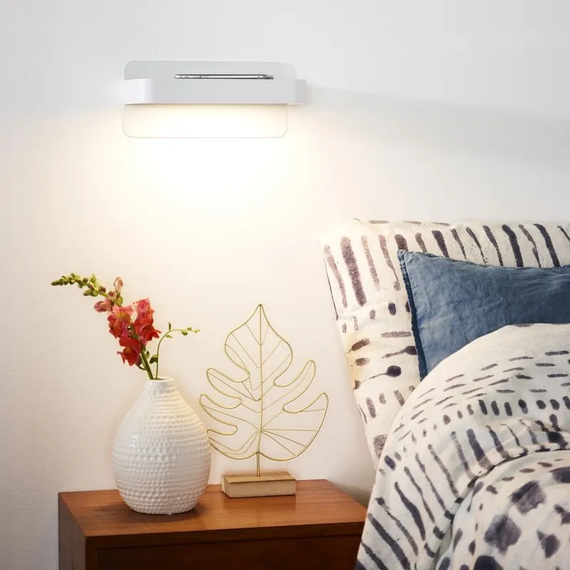 LED Wandleuchte Atkin in weiß mit Ablage und USB Anschluss Sichere Zahlung