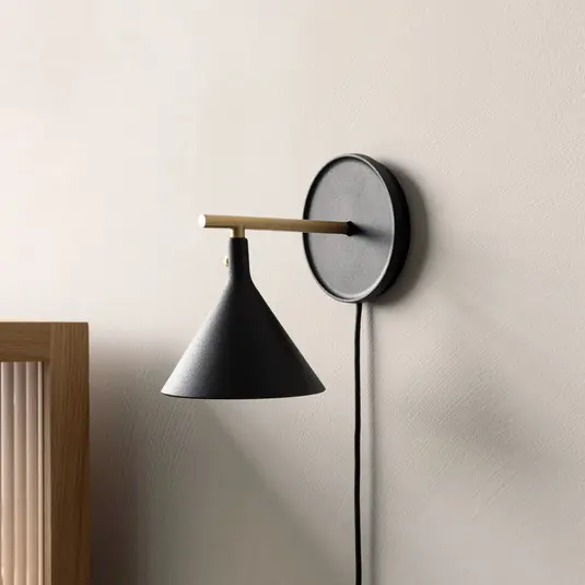Versand Am Gleichen Tag Cast Sconce LED-Wandlampe, schwarz, Stecker, dim. - Audo