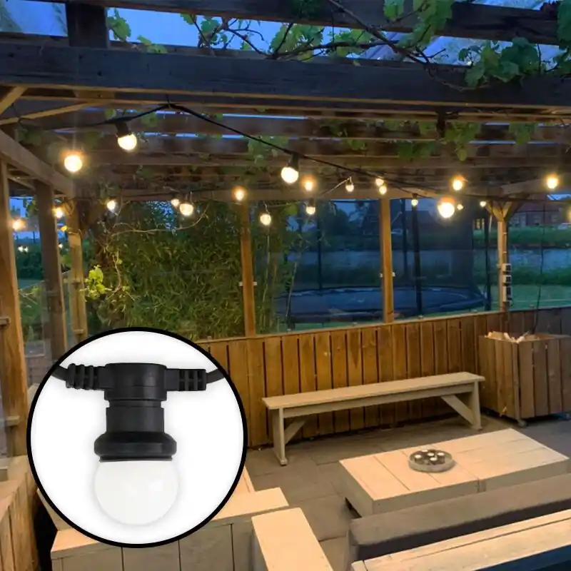 Aktuell 35m Lichterkette mit 35 weißen Lampen