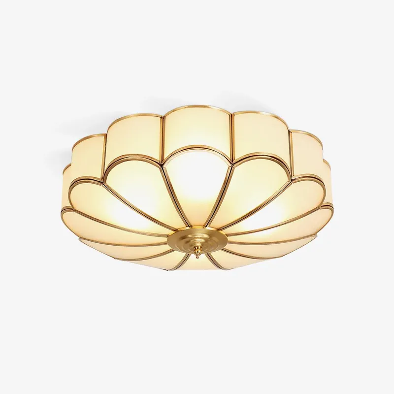 Ulira Deckenleuchte in Blumenform mit satiniertem Glas und Messing Dia 35cm x H 16cm Nur Für Kurze Zeit