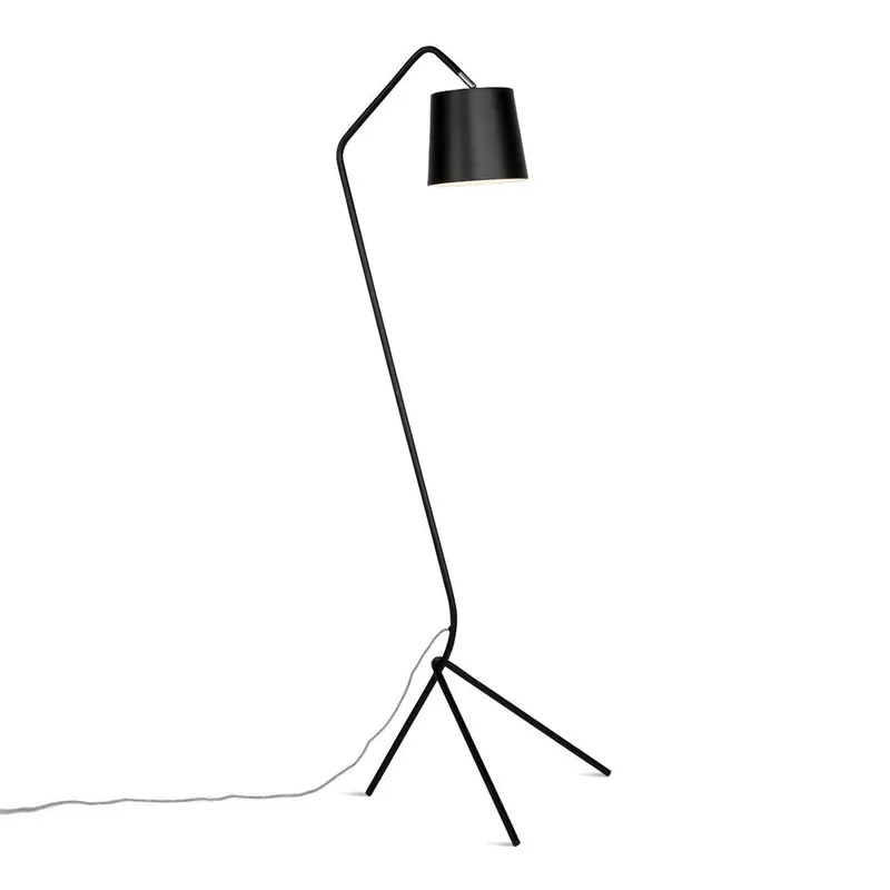 Schwarze Metall-Stehlampe mit drei Beinen It’s About RoMi Barcelona Knallerangebot