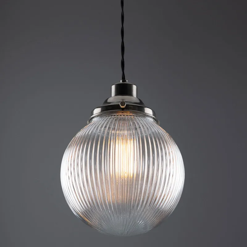 Garantierte Lieferung Kleine Pendelleuchte mit prismatischer 20 cm-Glaskugel