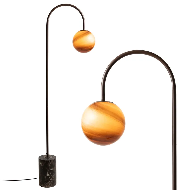 Stehlampe mit Bogenarm, Marmorsockel und marmoriertem Kugelglas Preiswert