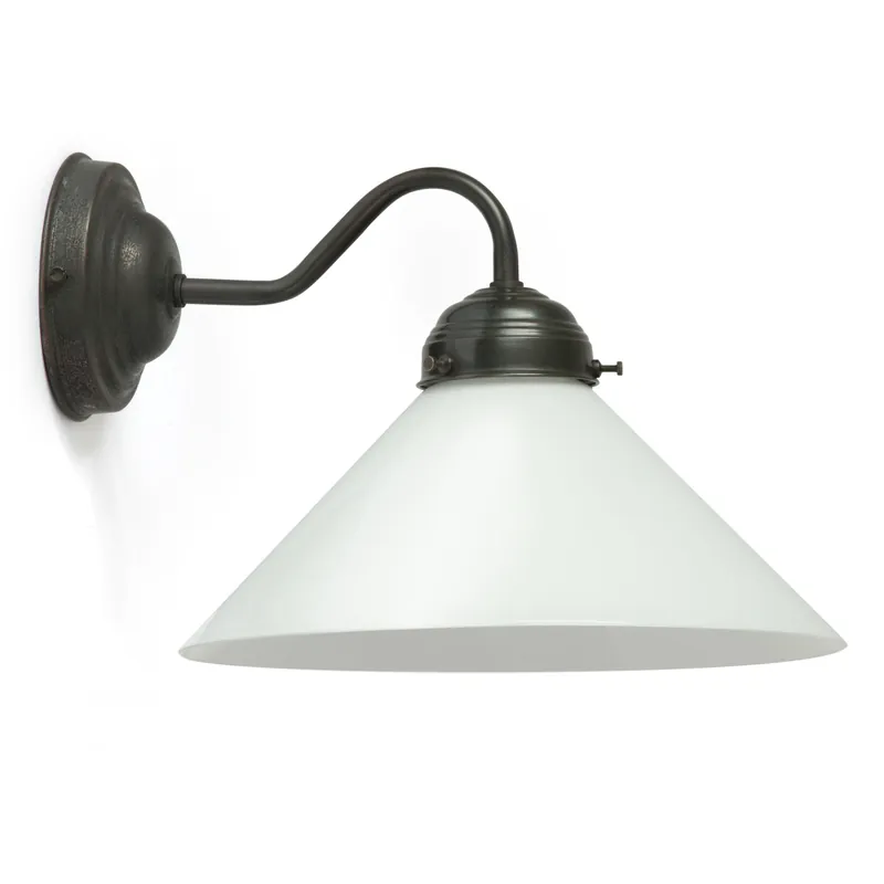 Markenware Jugendstil-Wandlampe mit Kegelschirm